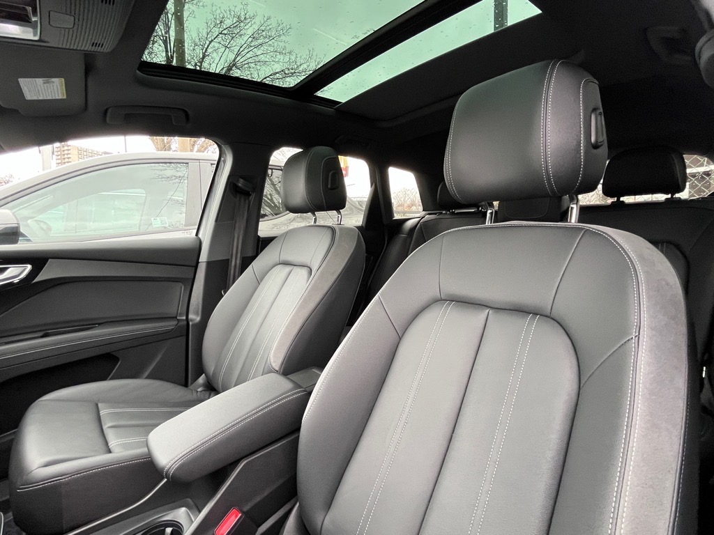 Vehicle image 4 of 22