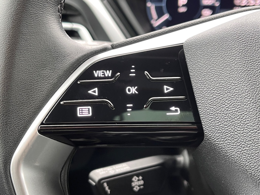 Vehicle image 10 of 22