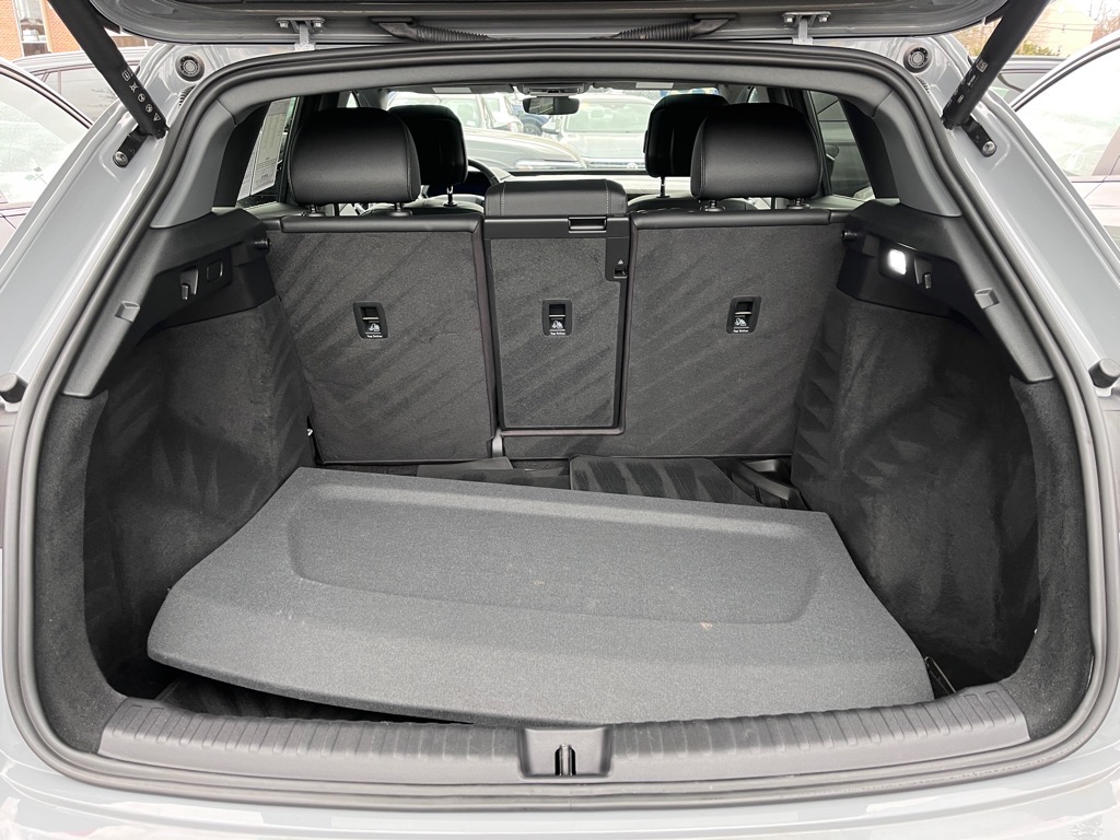 Vehicle image 21 of 22
