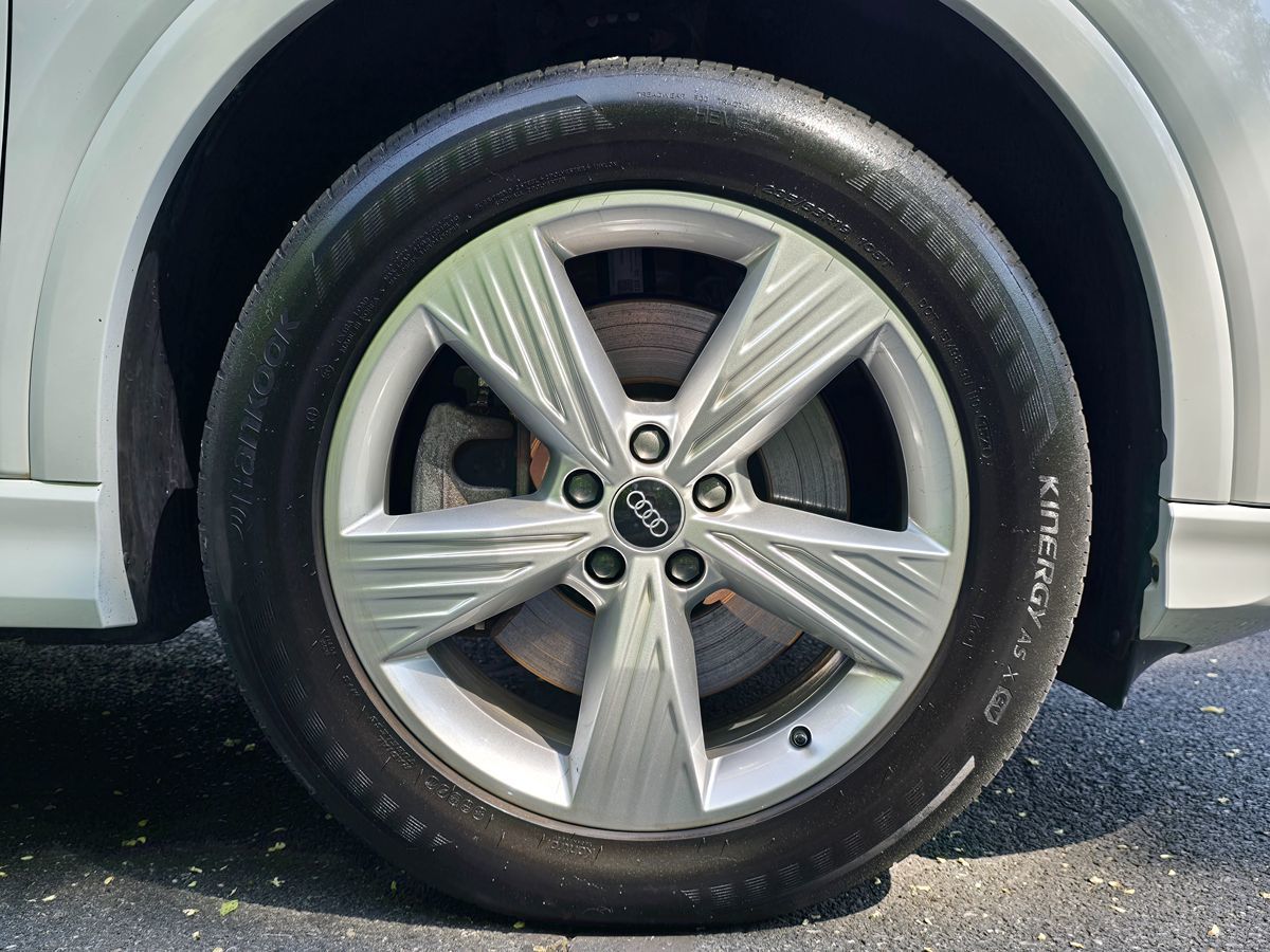 Vehicle image 62 of 67