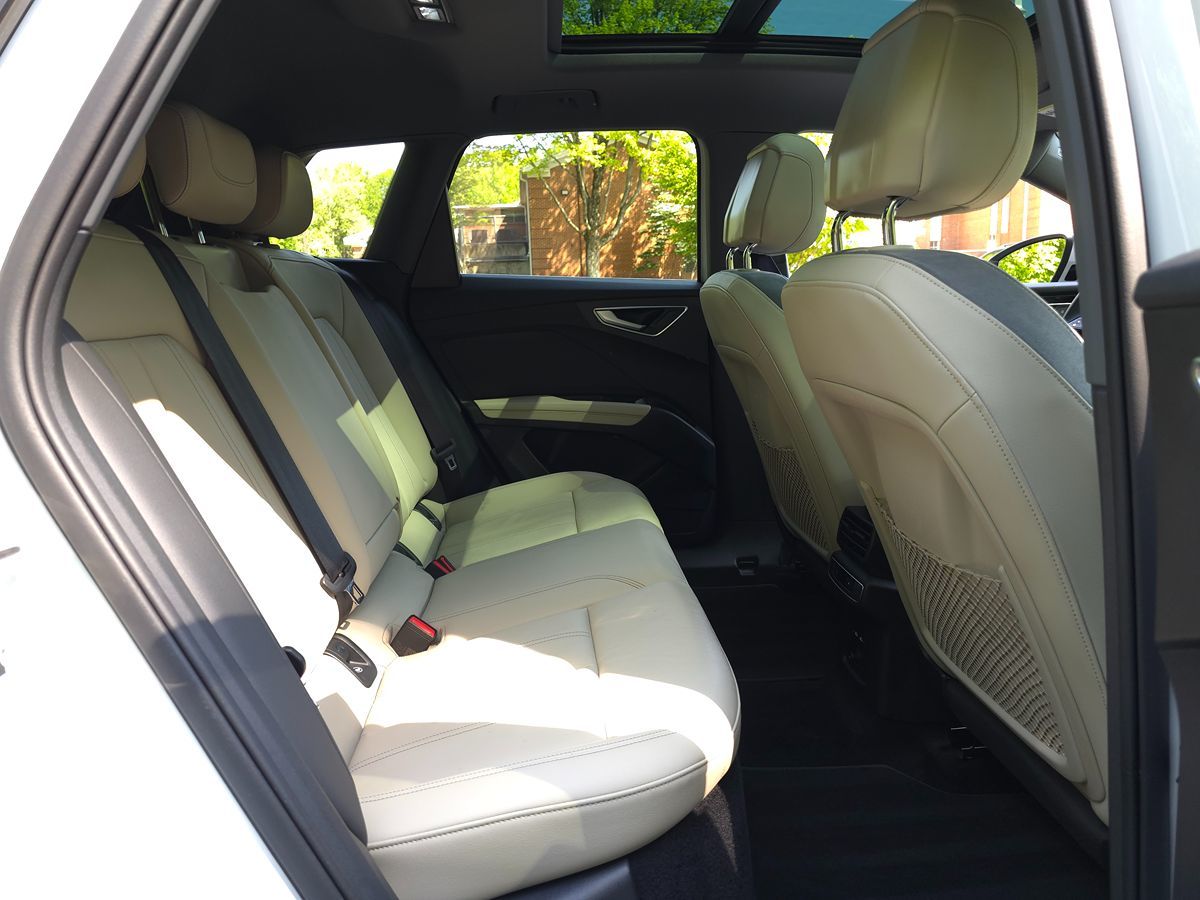 Vehicle image 20 of 67