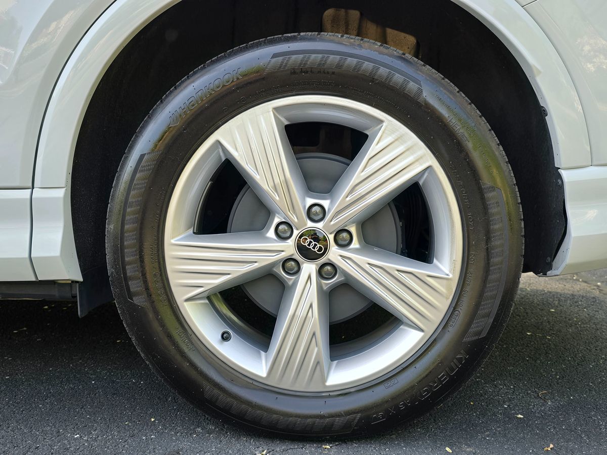 Vehicle image 60 of 67
