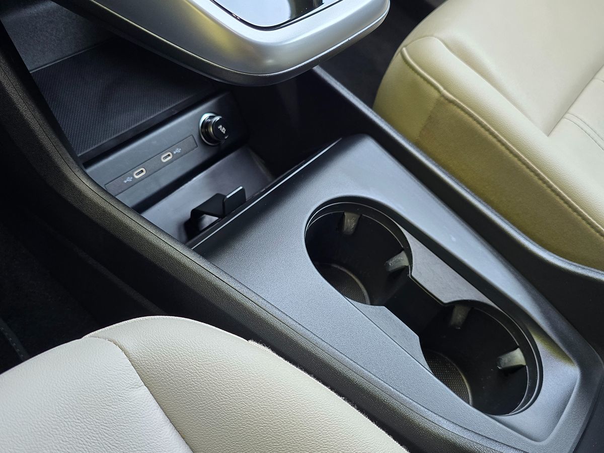 Vehicle image 52 of 67