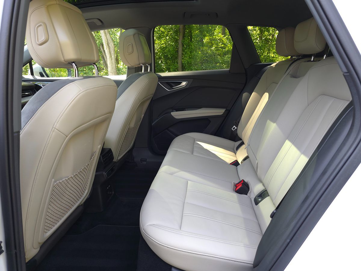 Vehicle image 17 of 67