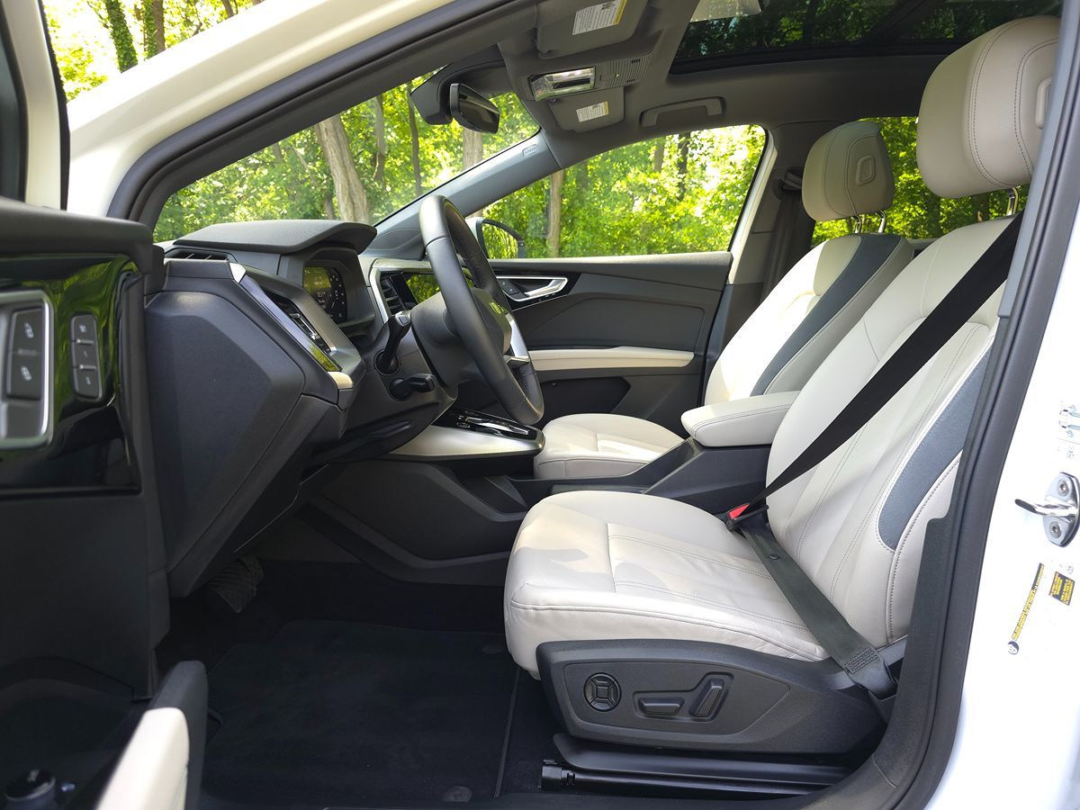 Vehicle image 13 of 67