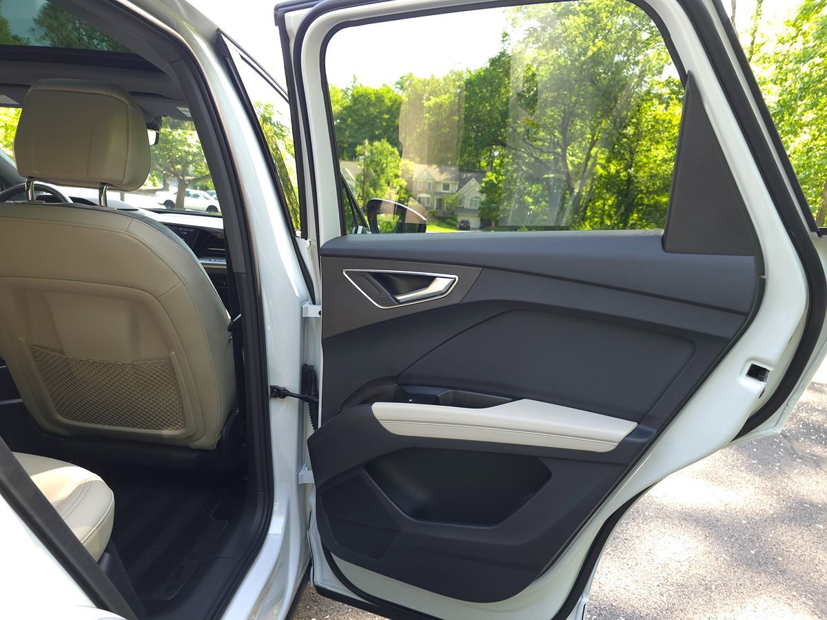 Vehicle image 26 of 67