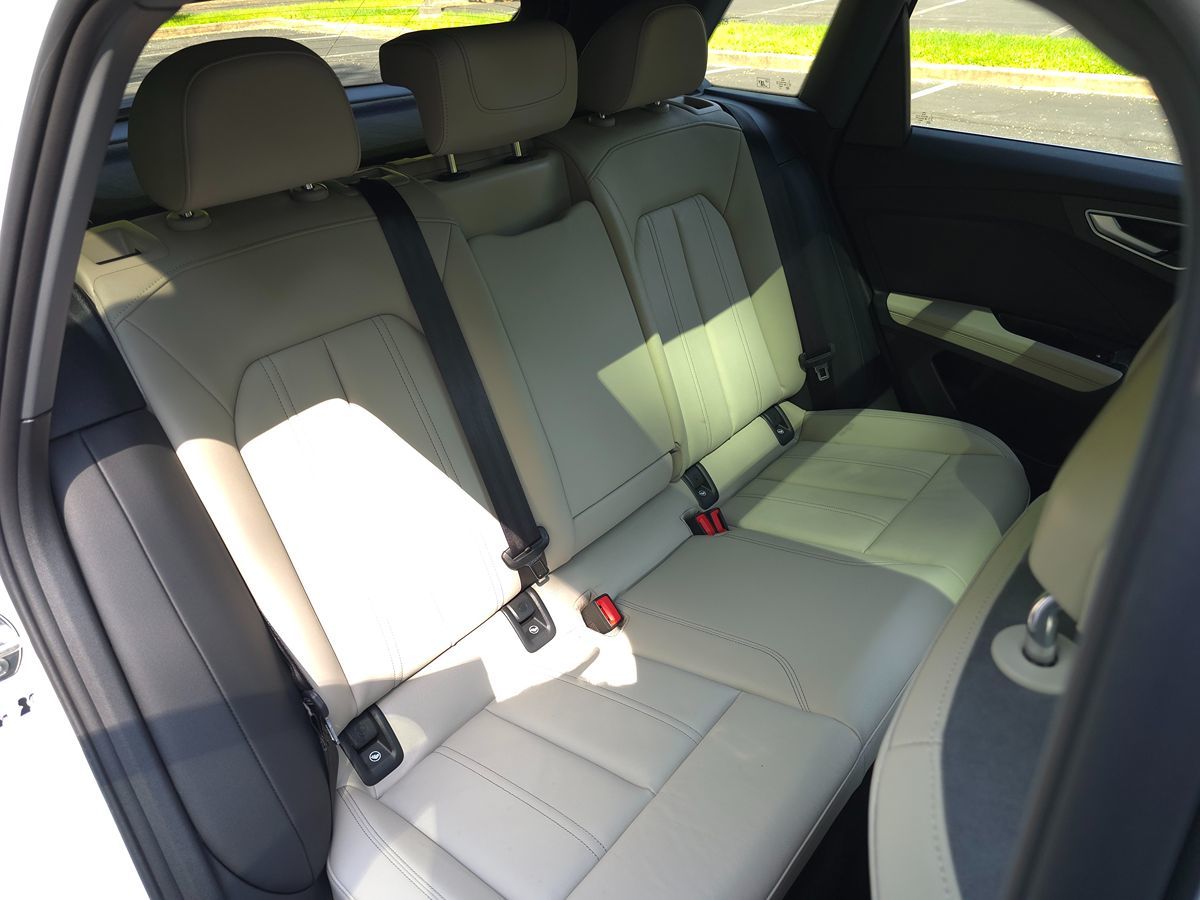 Vehicle image 19 of 67