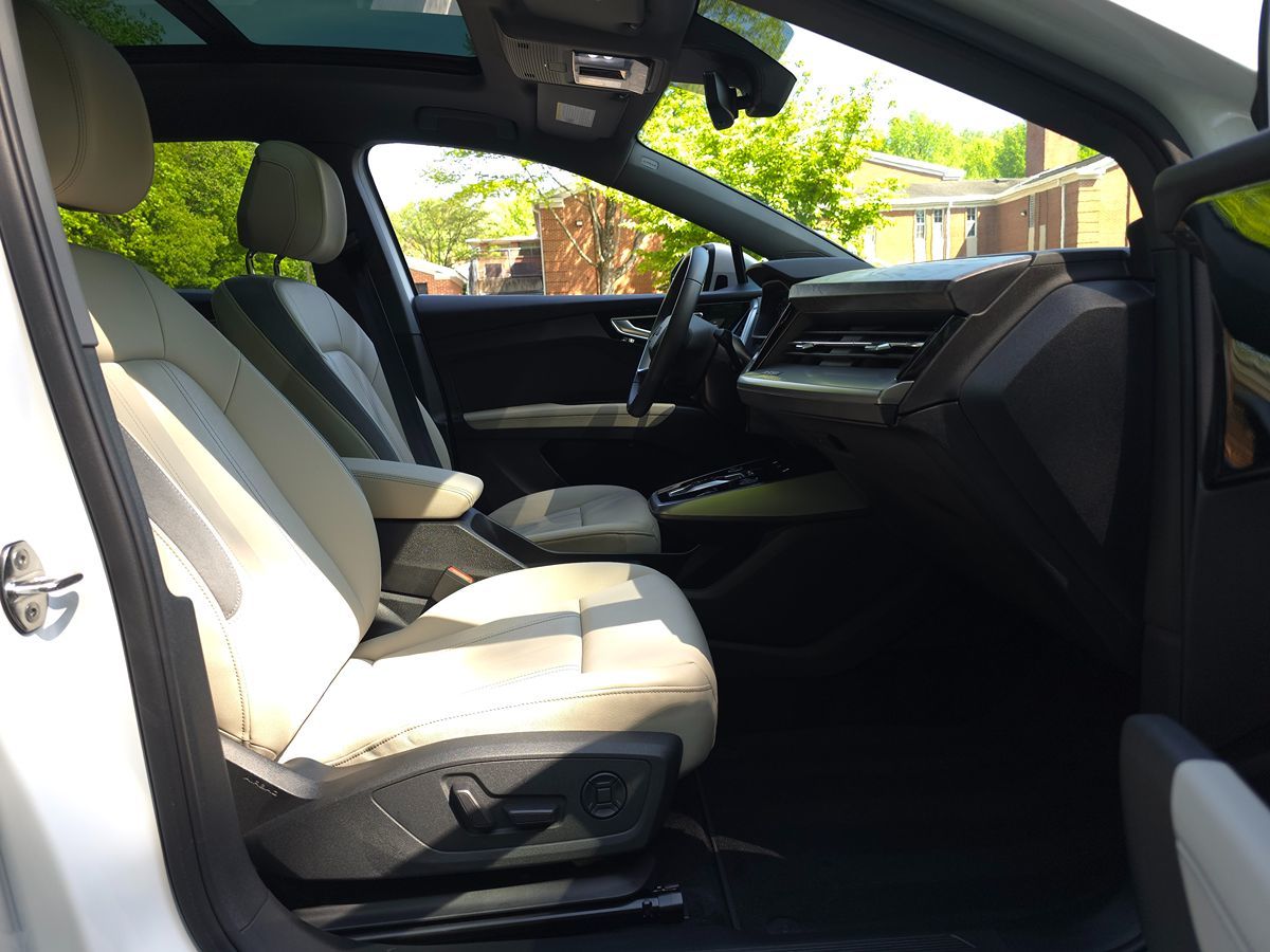 Vehicle image 23 of 67