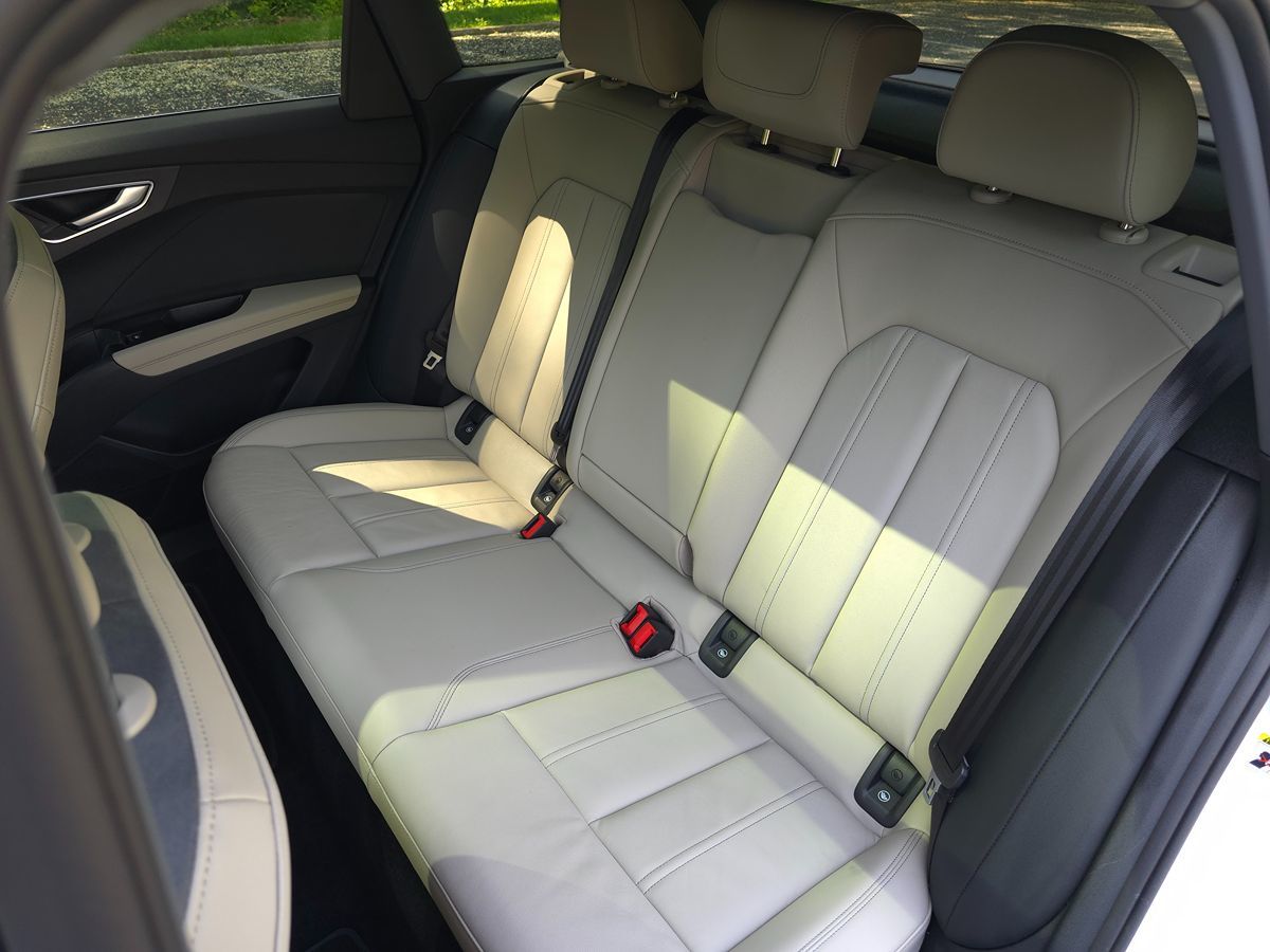 Vehicle image 18 of 67