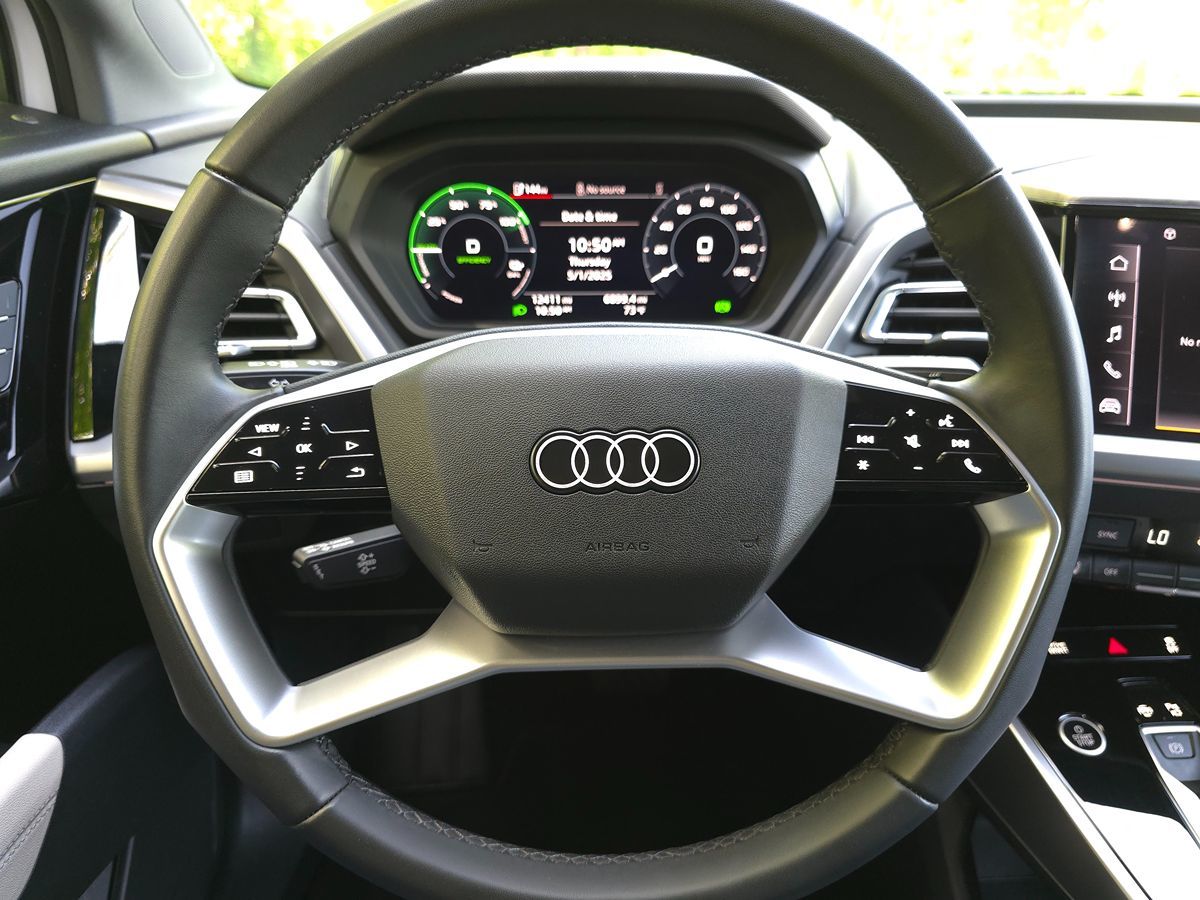 Vehicle image 30 of 67