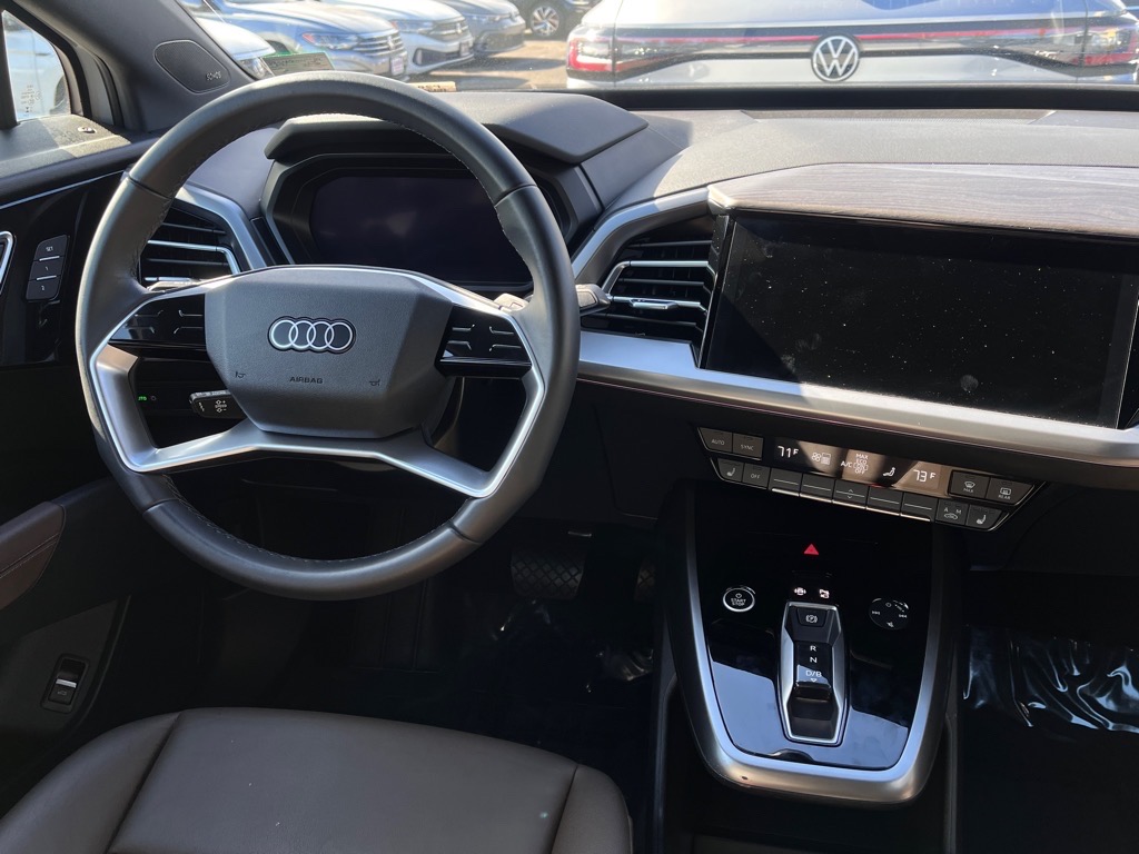 Vehicle image 20 of 23