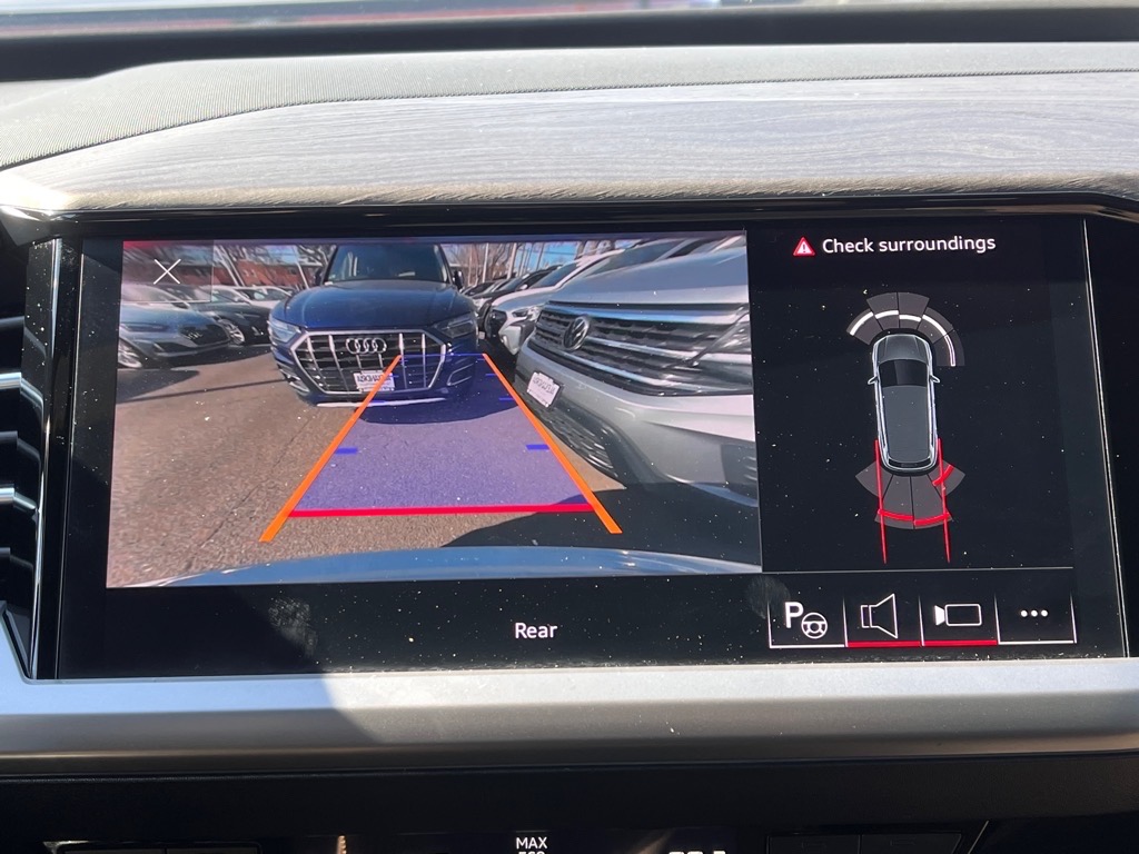 Vehicle image 15 of 23