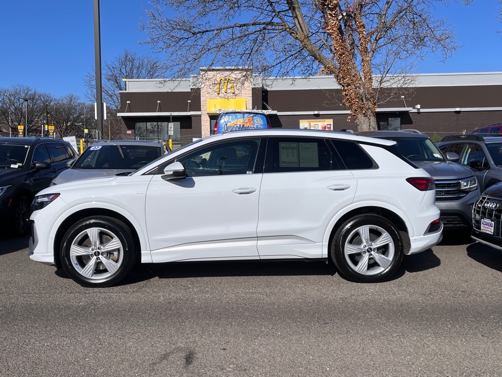Vehicle image 4 of 23