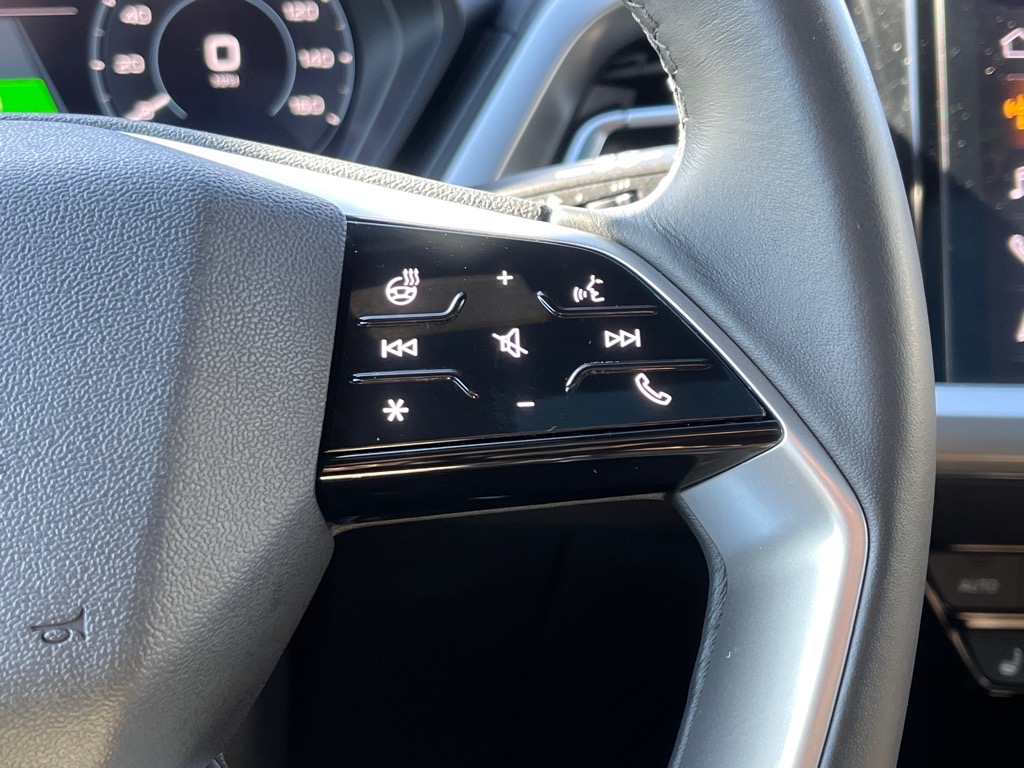 Vehicle image 11 of 23