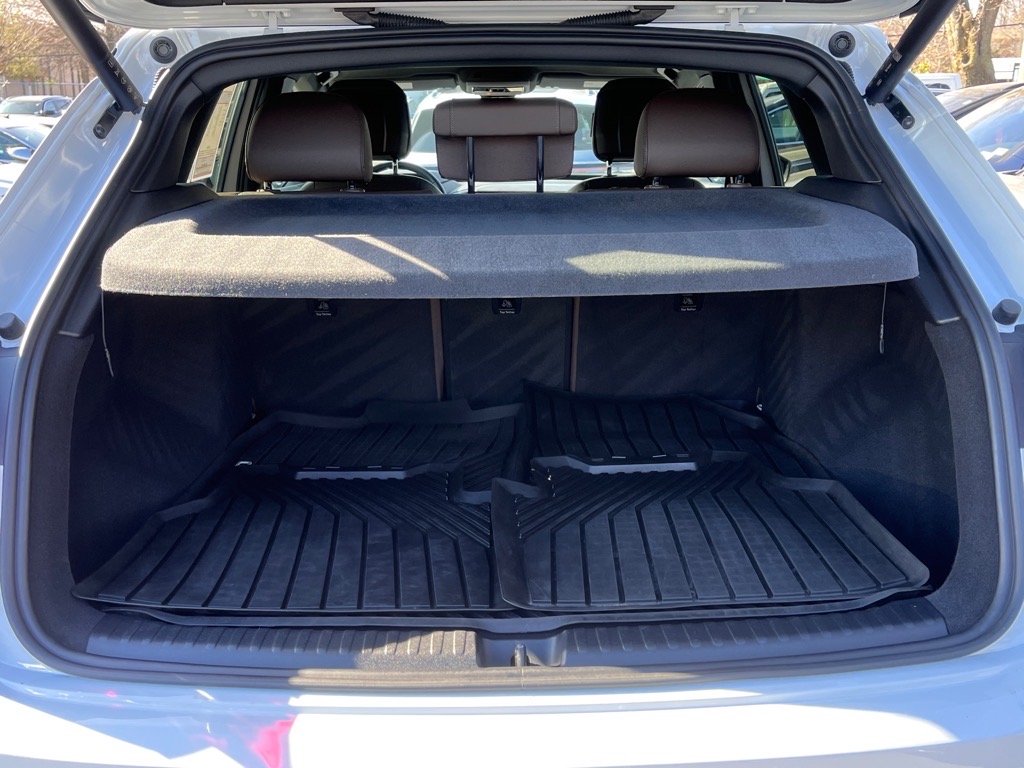 Vehicle image 22 of 23