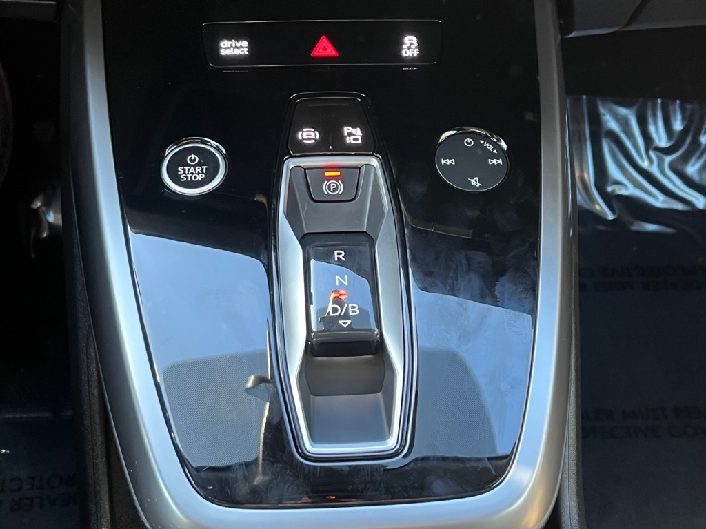 Vehicle image 18 of 23