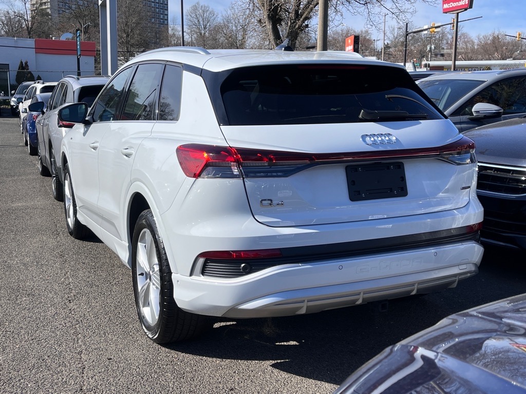 Vehicle image 3 of 23