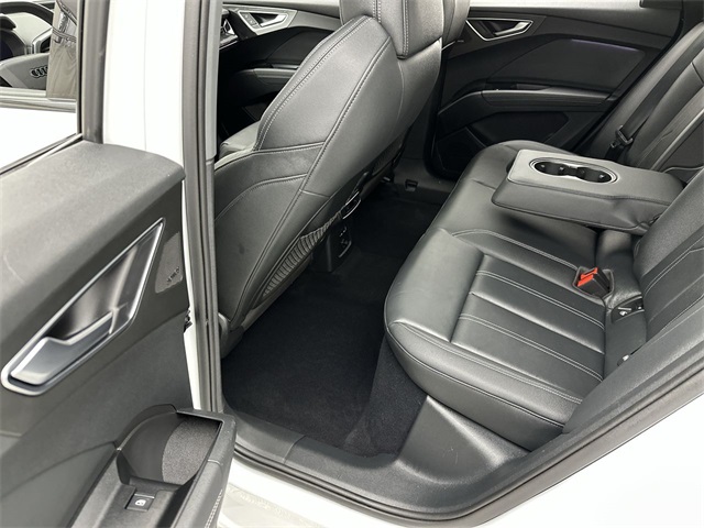 Vehicle image 13 of 26