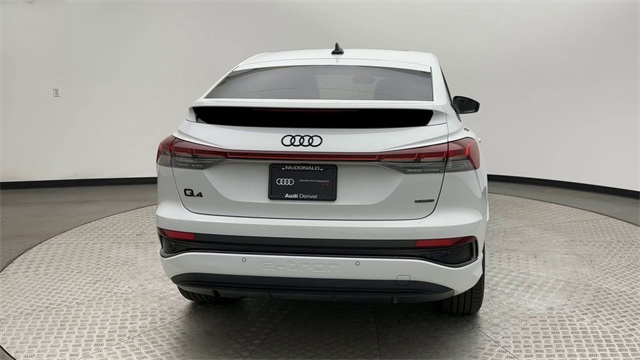 Vehicle image 7 of 26