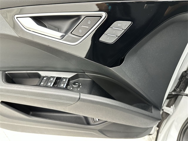 Vehicle image 20 of 26