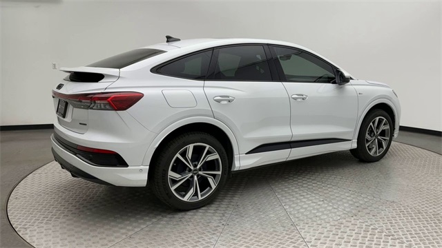 Vehicle image 6 of 26