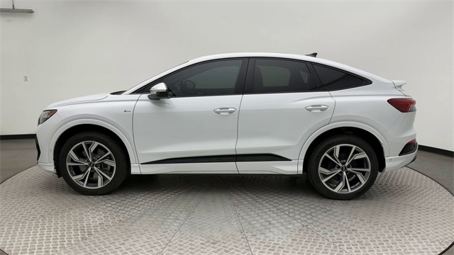 Vehicle image 9 of 26