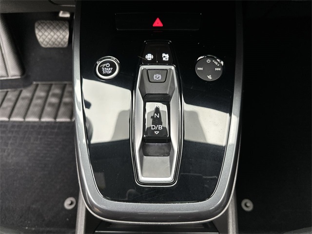 Vehicle image 22 of 26