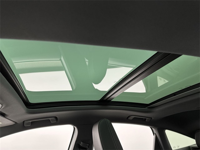 Vehicle image 14 of 26