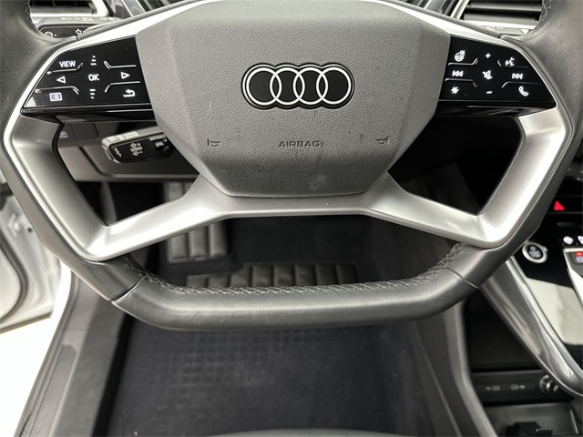 Vehicle image 15 of 26