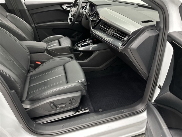 Vehicle image 23 of 26