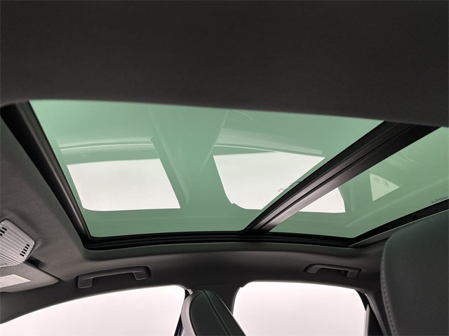 Vehicle image 15 of 26