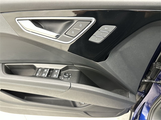 Vehicle image 22 of 26