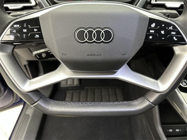 Vehicle image 14 of 26