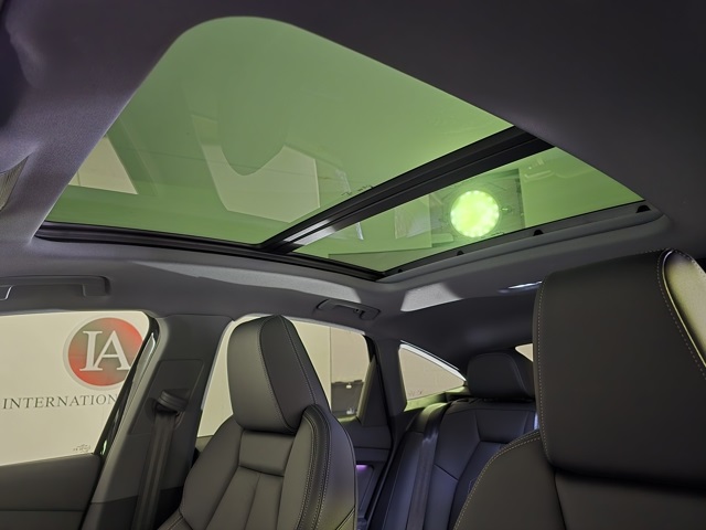 Vehicle image 8 of 29