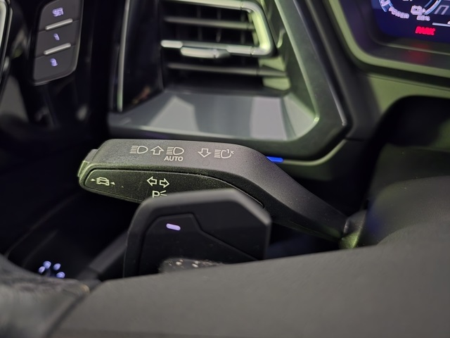 Vehicle image 24 of 29