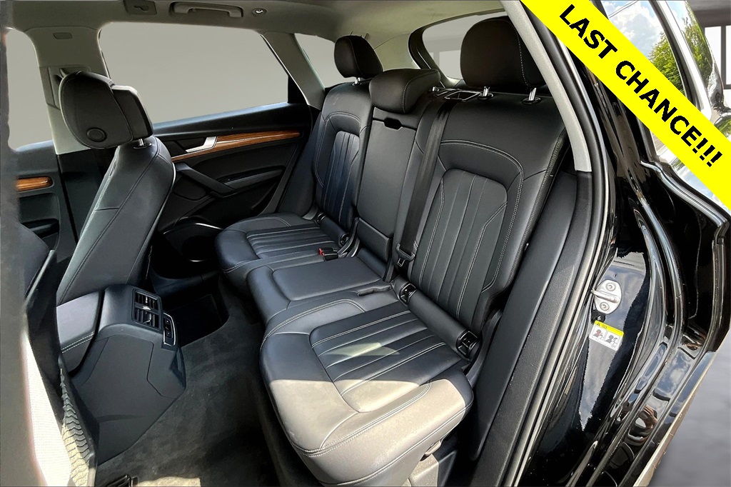 Vehicle image 26 of 36