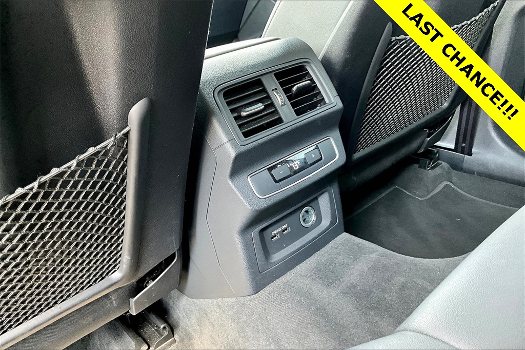Vehicle image 33 of 36