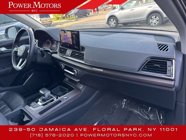 Vehicle image 15 of 45