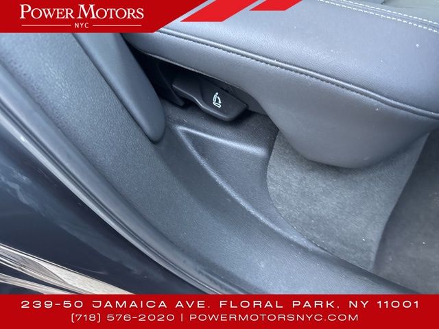 Vehicle image 22 of 45