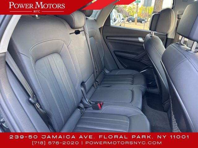 Vehicle image 19 of 45