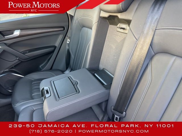 Vehicle image 27 of 45