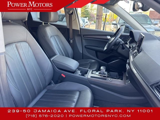 Vehicle image 14 of 45