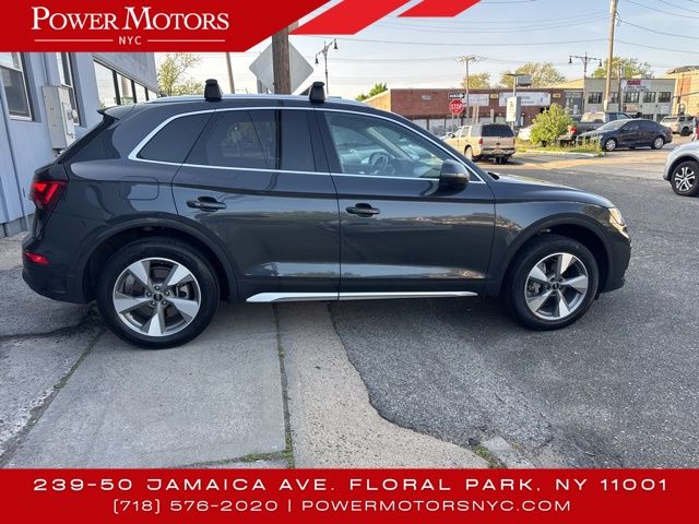 Vehicle image 4 of 45