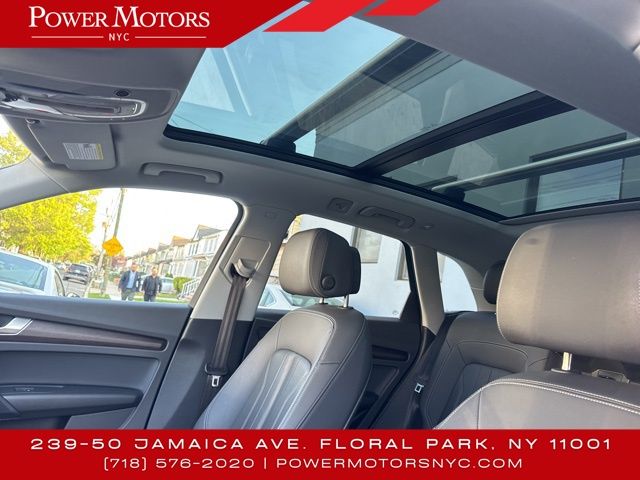 Vehicle image 34 of 45