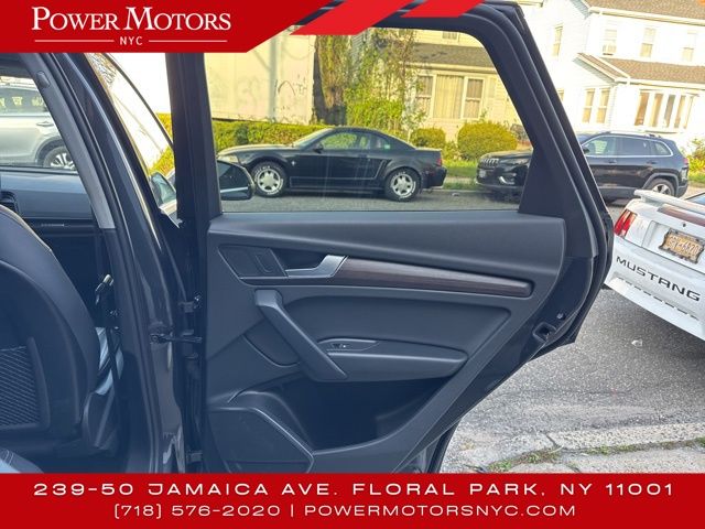 Vehicle image 17 of 45