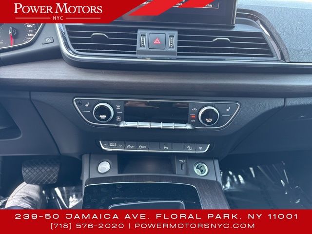 Vehicle image 41 of 45