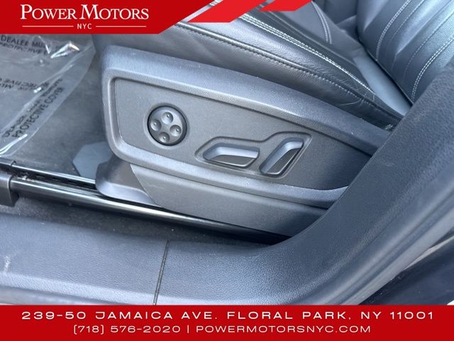 Vehicle image 33 of 45