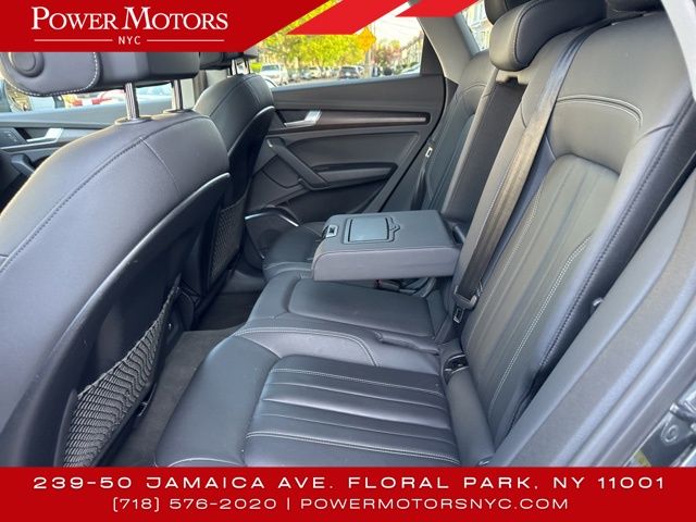 Vehicle image 26 of 45