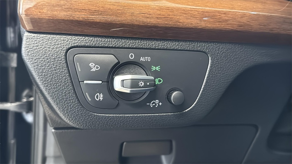 Vehicle image 14 of 29