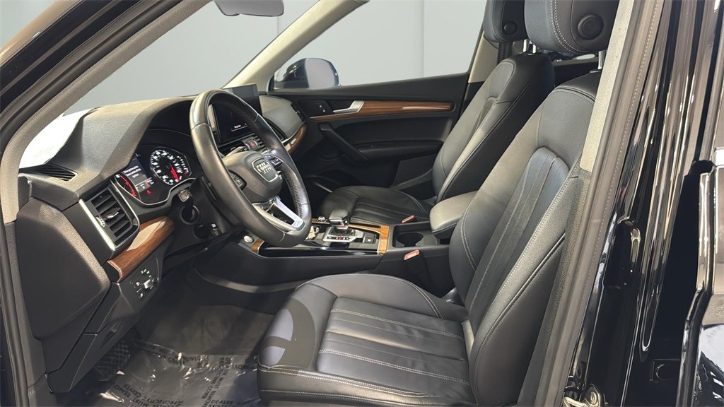 Vehicle image 23 of 29